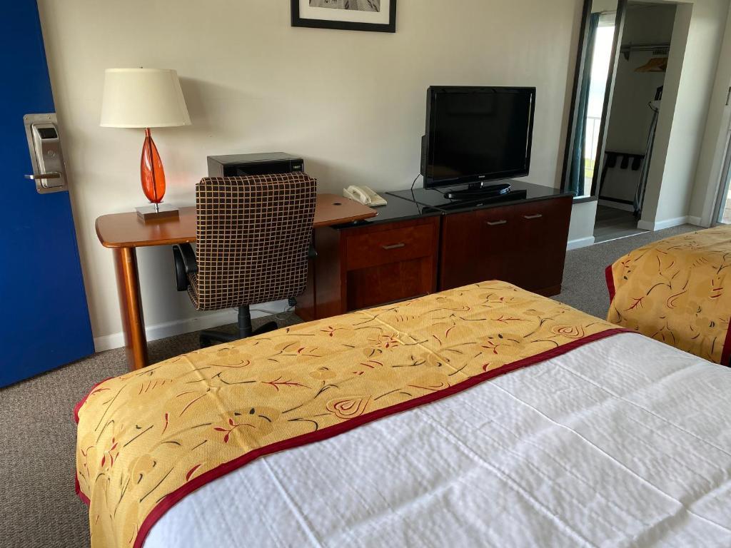 Days Inn & Suites By Wyndham St. Ignace Lakefront Ngoại thất bức ảnh