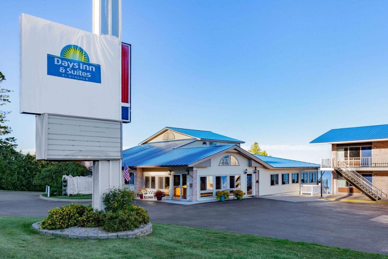 Days Inn & Suites By Wyndham St. Ignace Lakefront Ngoại thất bức ảnh