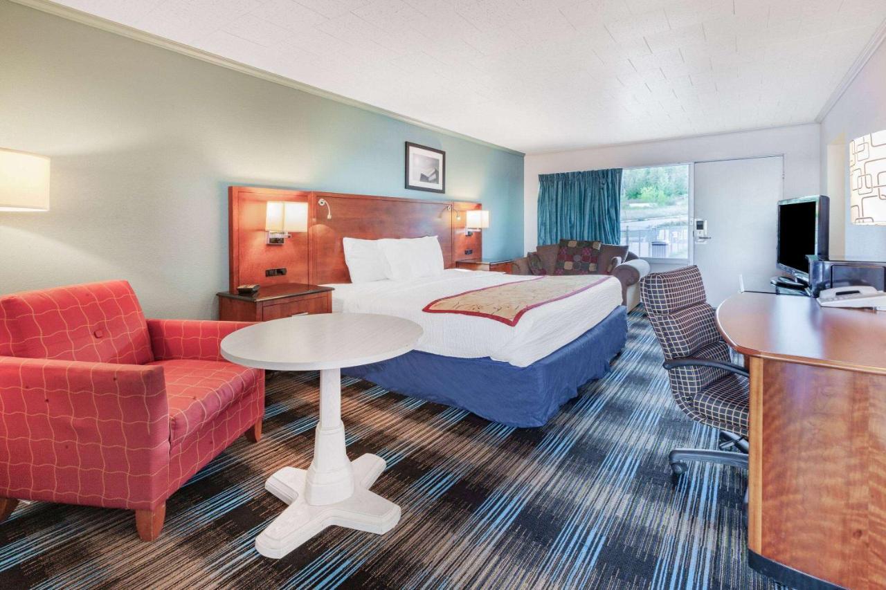 Days Inn & Suites By Wyndham St. Ignace Lakefront Ngoại thất bức ảnh