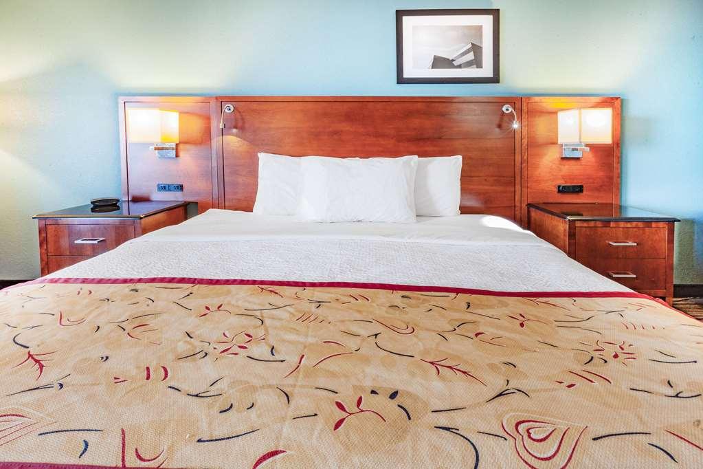 Days Inn & Suites By Wyndham St. Ignace Lakefront Phòng bức ảnh
