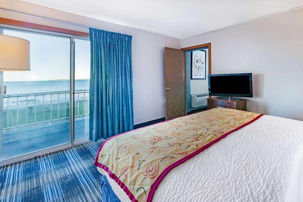 Days Inn & Suites By Wyndham St. Ignace Lakefront Phòng bức ảnh