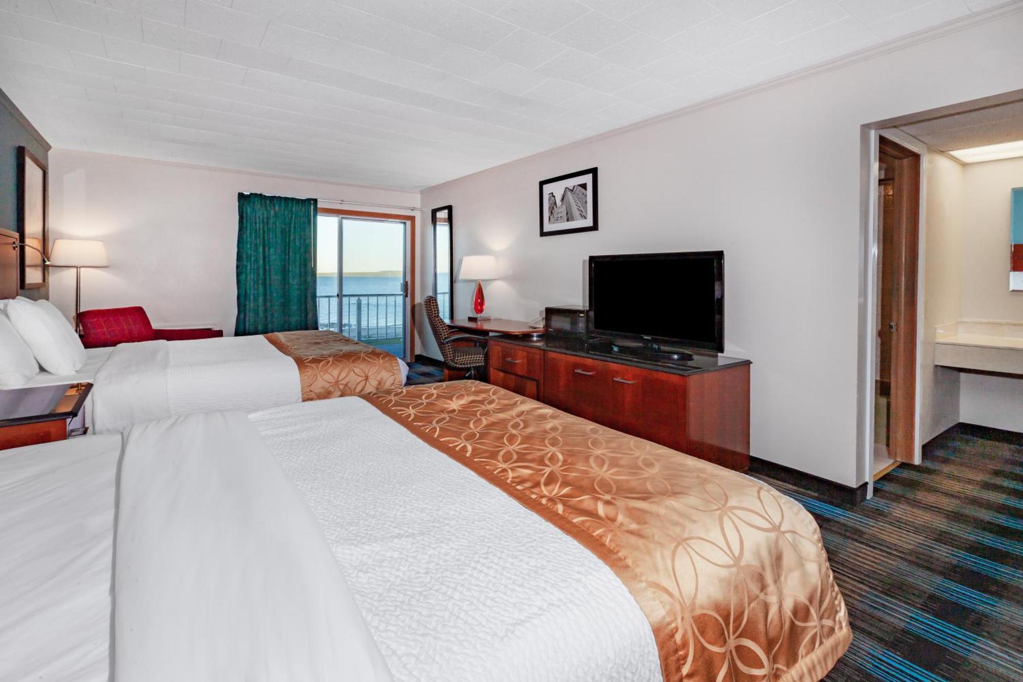 Days Inn & Suites By Wyndham St. Ignace Lakefront Ngoại thất bức ảnh