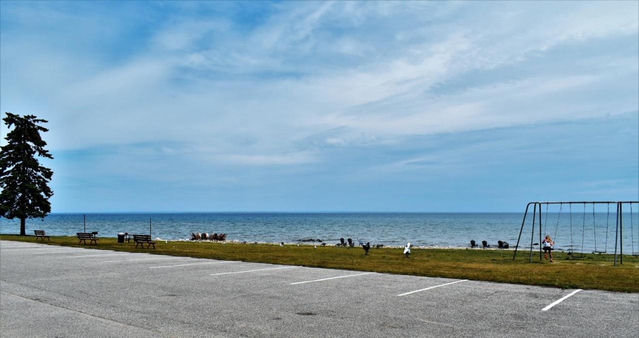 Days Inn & Suites By Wyndham St. Ignace Lakefront Ngoại thất bức ảnh